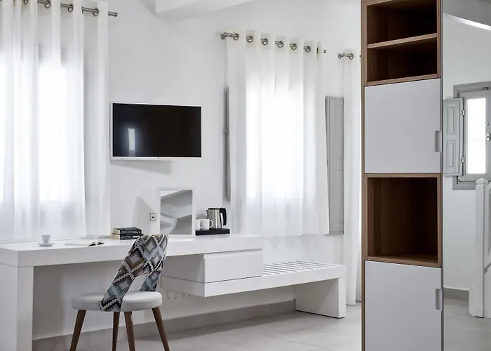 Costa Grand & Kamári